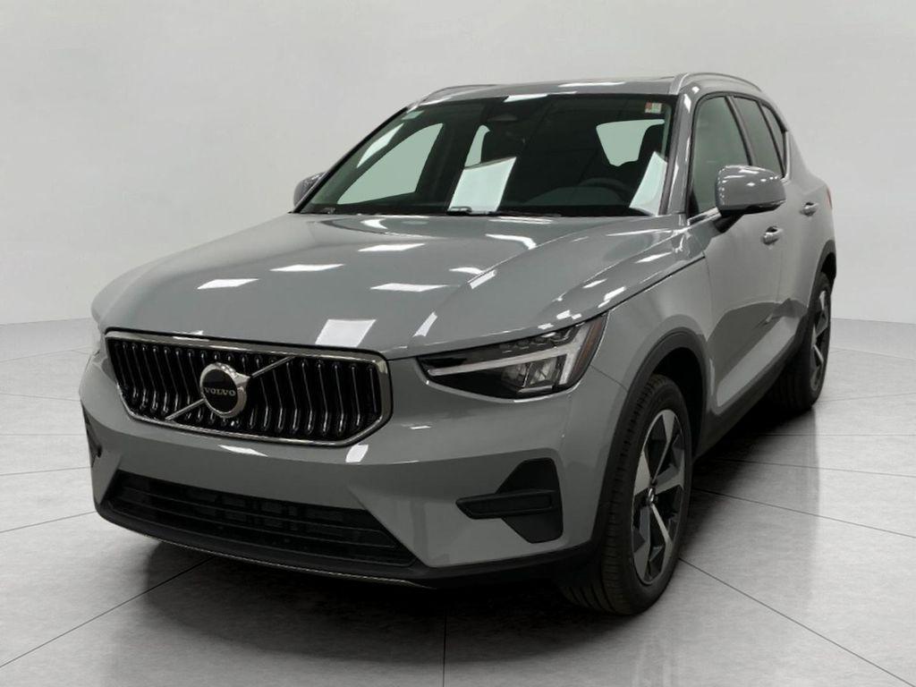 new 2025 Volvo XC40 car, priced at $43,983