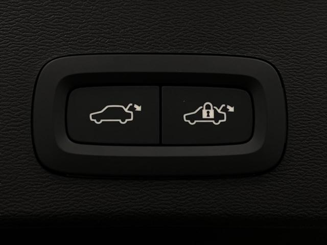 new 2025 Volvo XC40 car, priced at $44,483