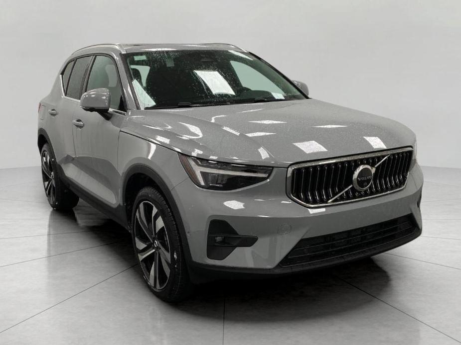 new 2025 Volvo XC40 car, priced at $50,825