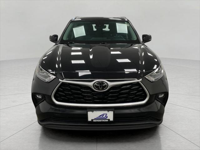 used 2020 Toyota Highlander car, priced at $27,699