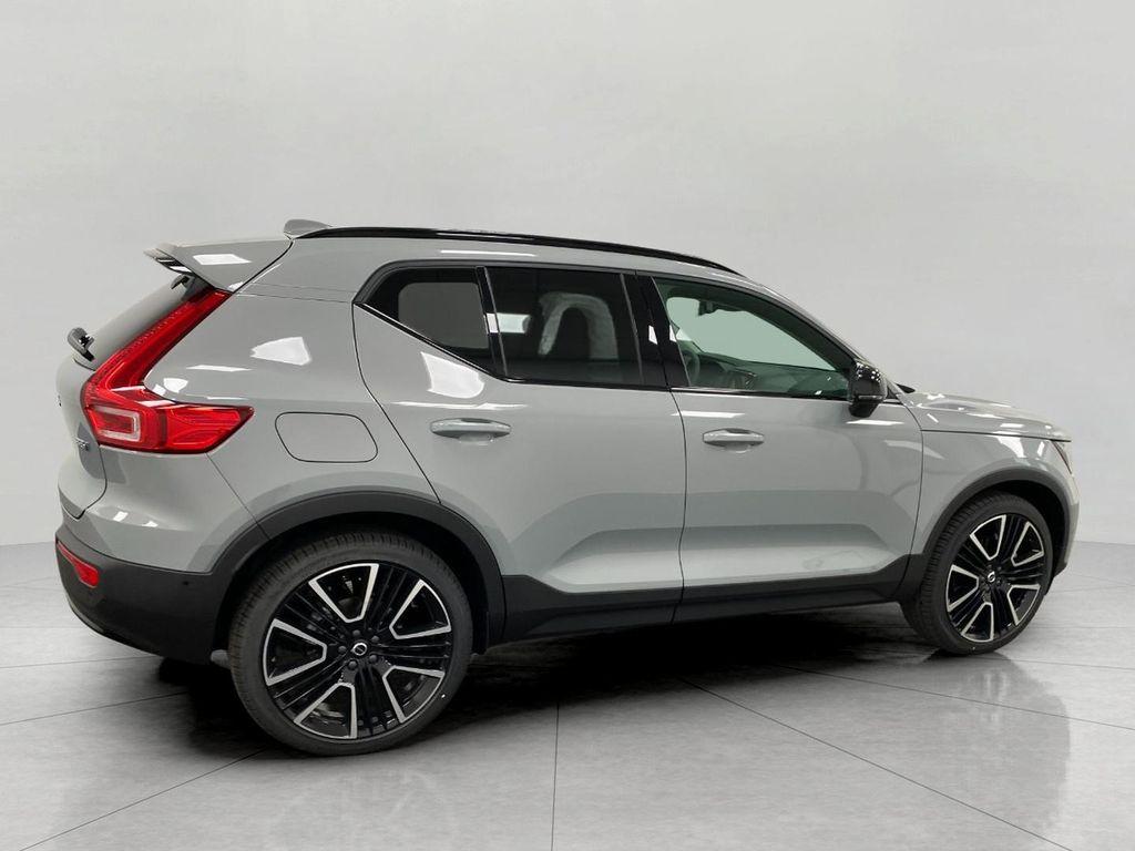new 2025 Volvo XC40 car, priced at $54,033