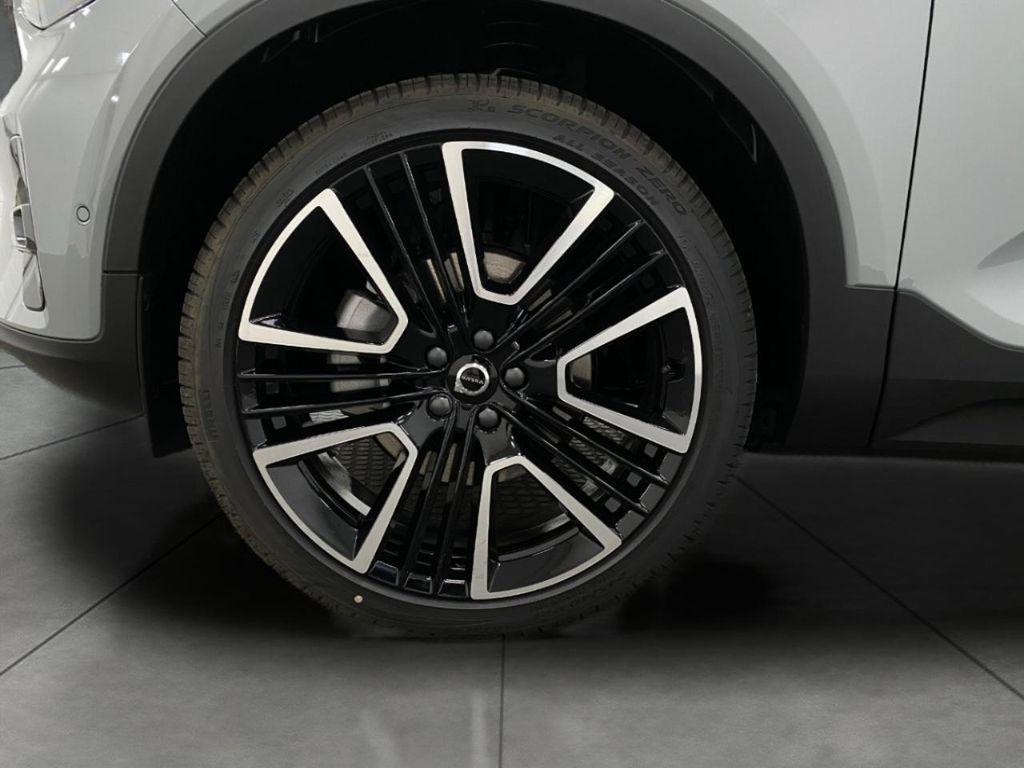 new 2025 Volvo XC40 car, priced at $54,033