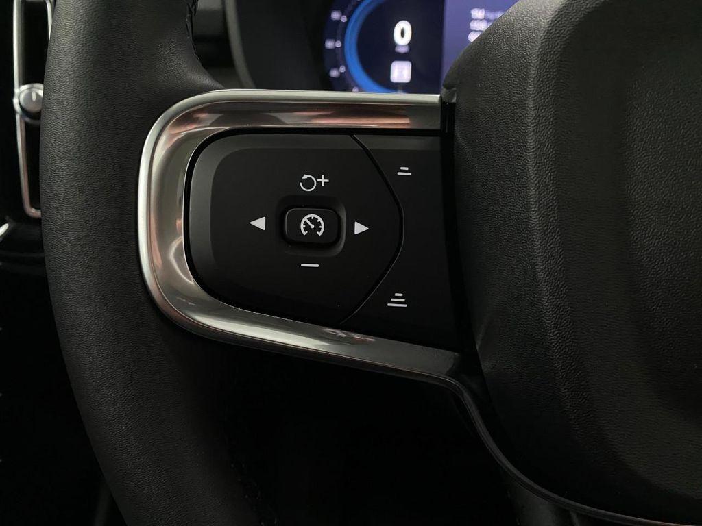new 2025 Volvo XC40 car, priced at $54,033