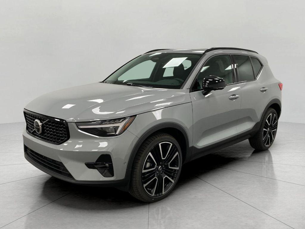 new 2025 Volvo XC40 car, priced at $54,033
