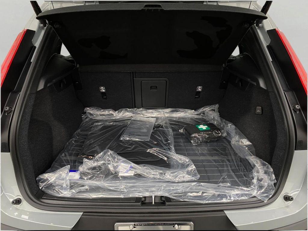 new 2025 Volvo XC40 car, priced at $54,033