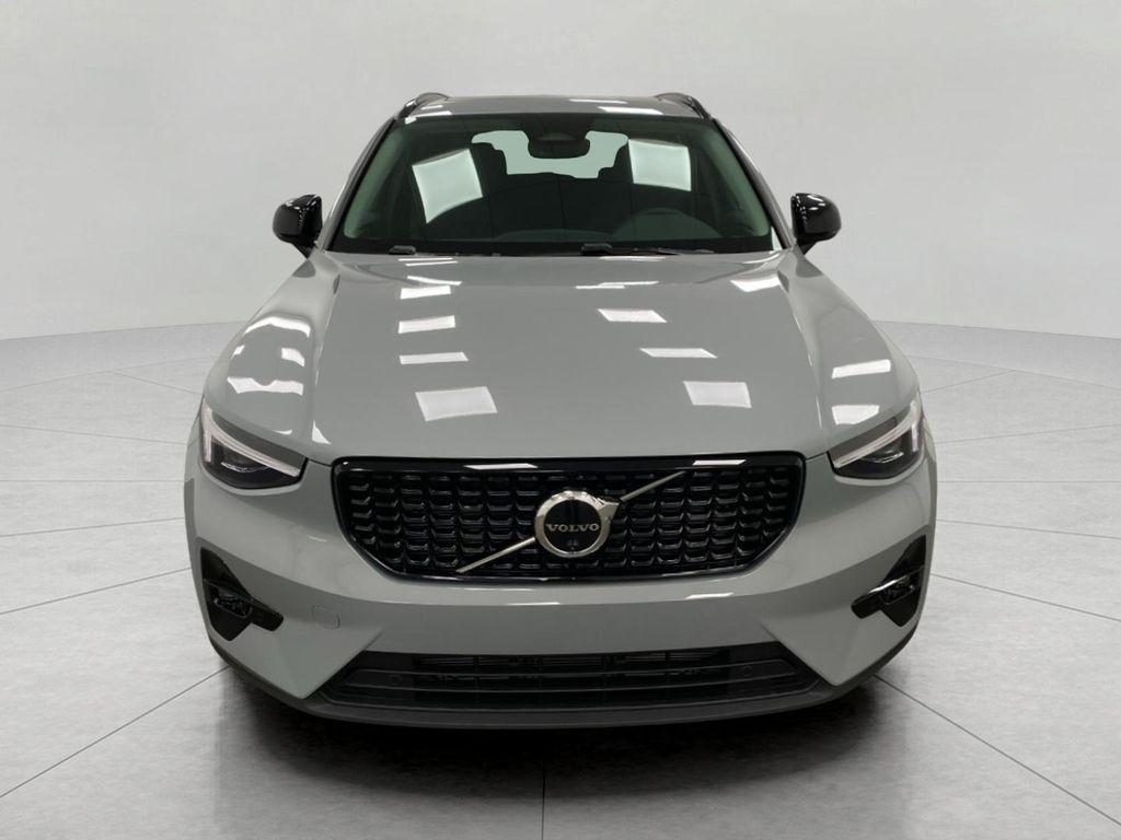new 2025 Volvo XC40 car, priced at $54,033