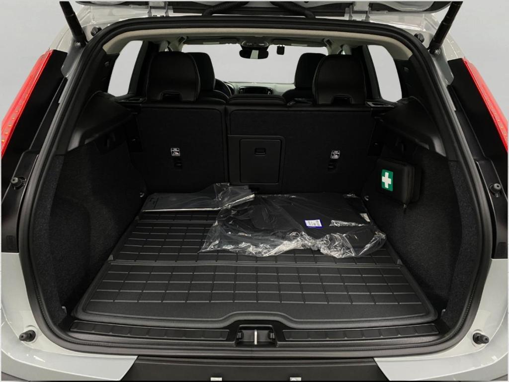 new 2025 Volvo XC40 car, priced at $46,035