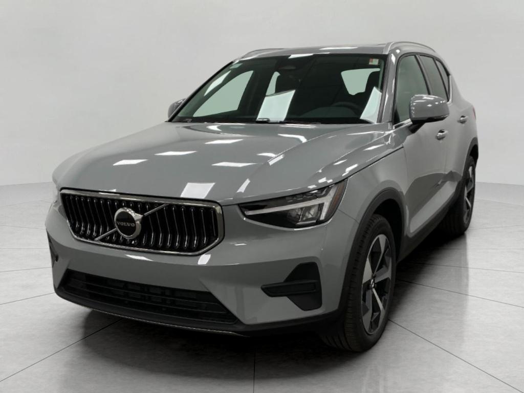 new 2025 Volvo XC40 car, priced at $46,035