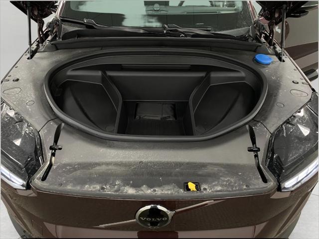 new 2025 Volvo EX90 car, priced at $95,140