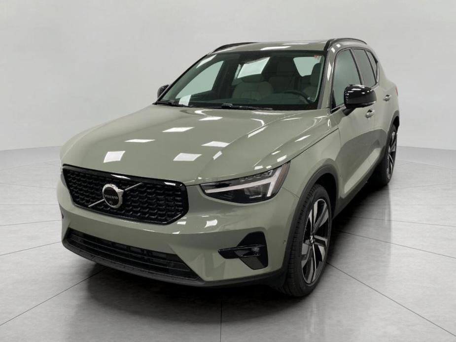 new 2025 Volvo XC40 car, priced at $50,825