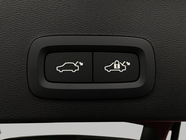 new 2025 Volvo XC40 car, priced at $55,083