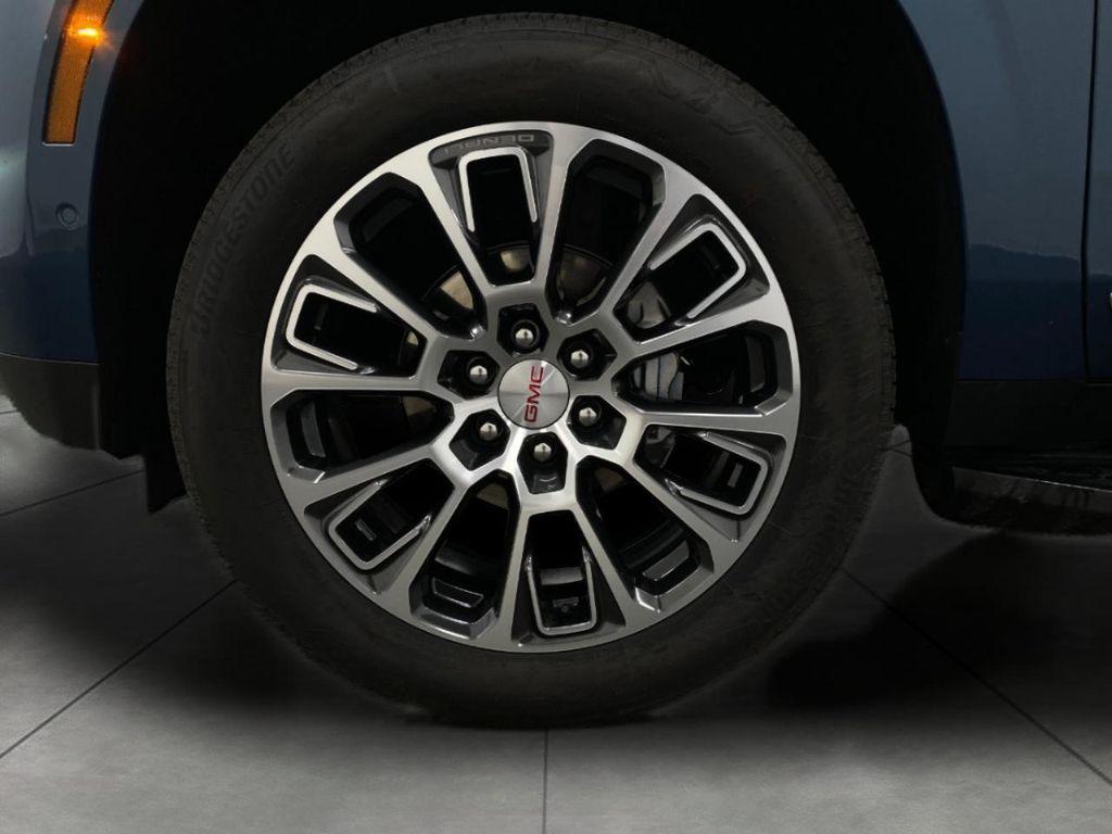 used 2025 GMC Yukon car, priced at $84,119