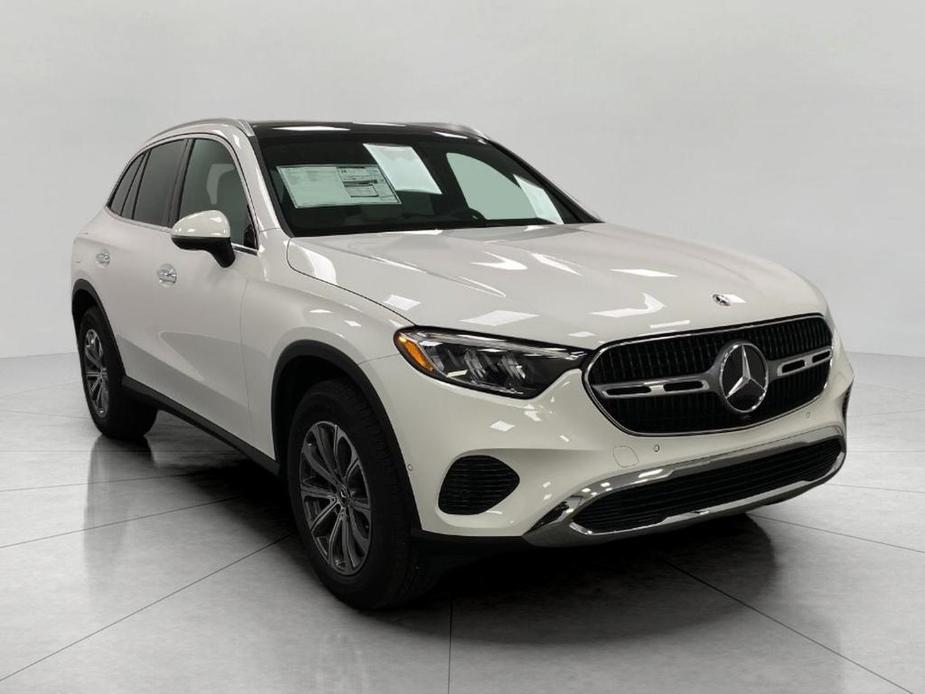 new 2025 Mercedes-Benz GLC 300 car, priced at $54,285