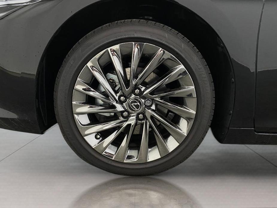 new 2024 Lexus ES 300h car, priced at $53,420