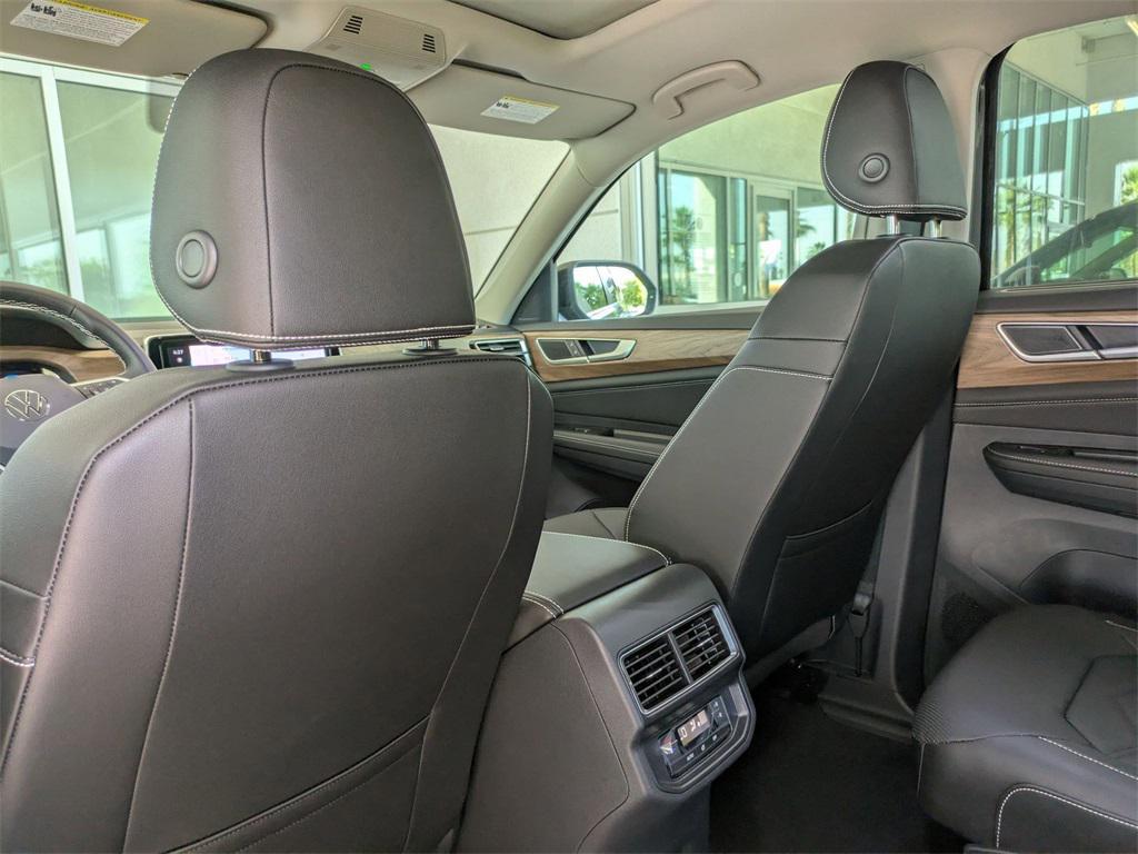 new 2025 Volkswagen Atlas car, priced at $45,059