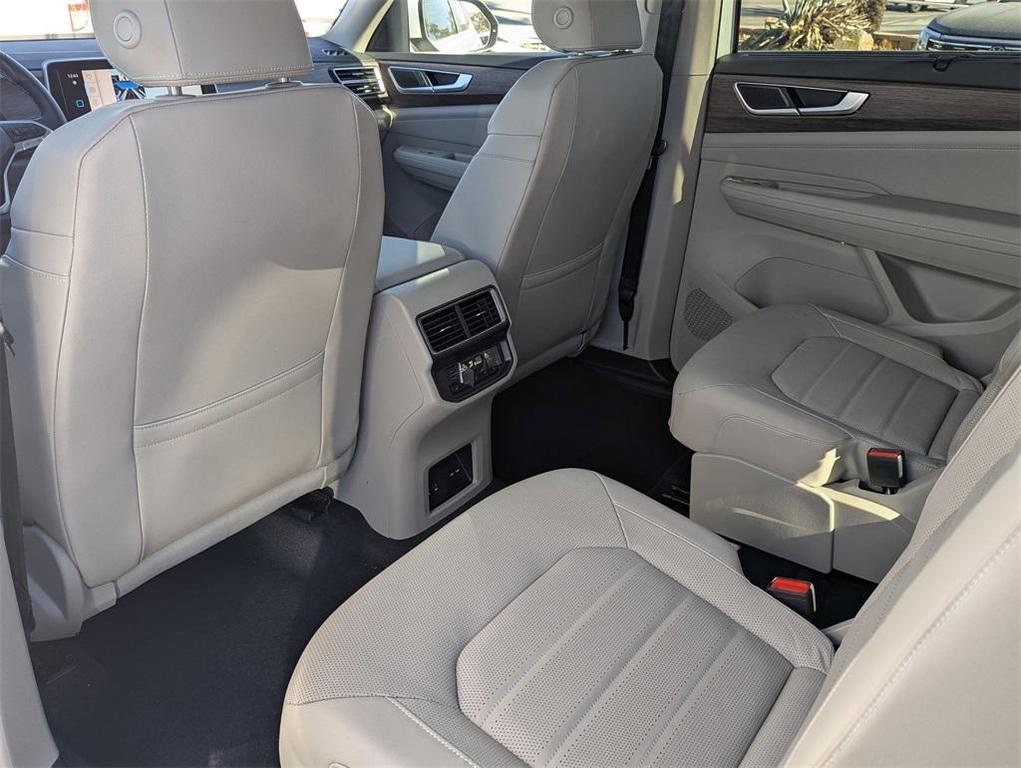 new 2025 Volkswagen Atlas car