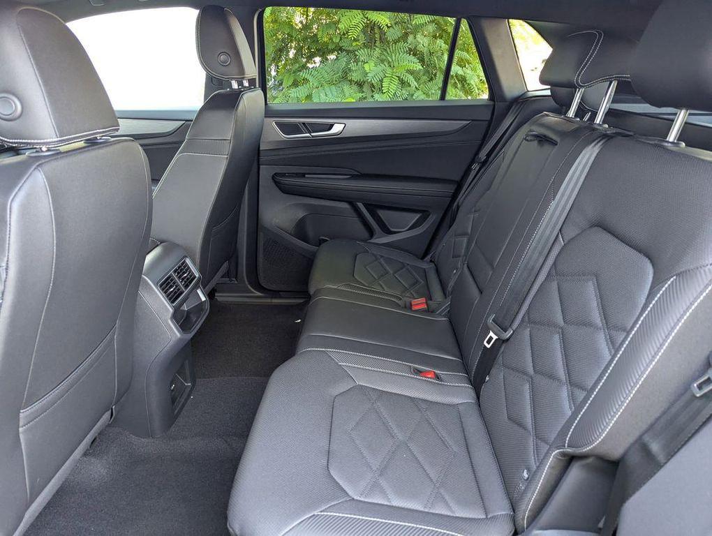 new 2026 Volkswagen Atlas Cross Sport car, priced at $42,550