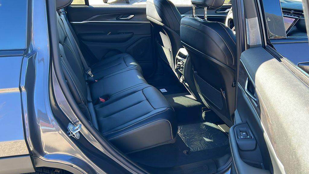 new 2025 Jeep Grand Cherokee car, priced at $43,304