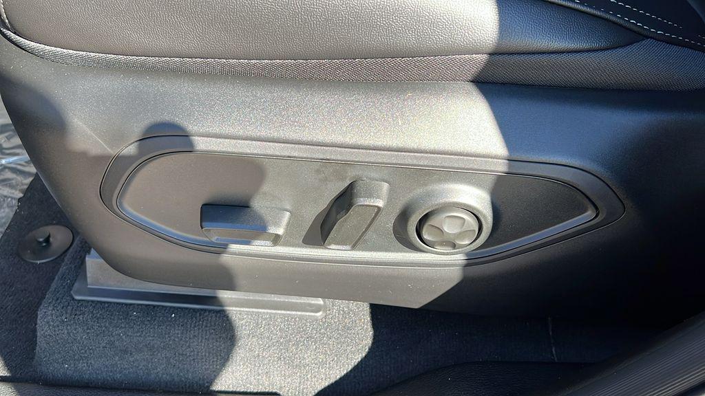 new 2025 Jeep Grand Cherokee car, priced at $43,304