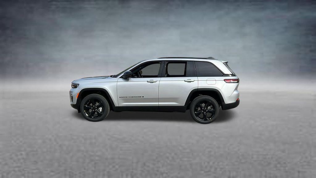 new 2025 Jeep Grand Cherokee car, priced at $43,304