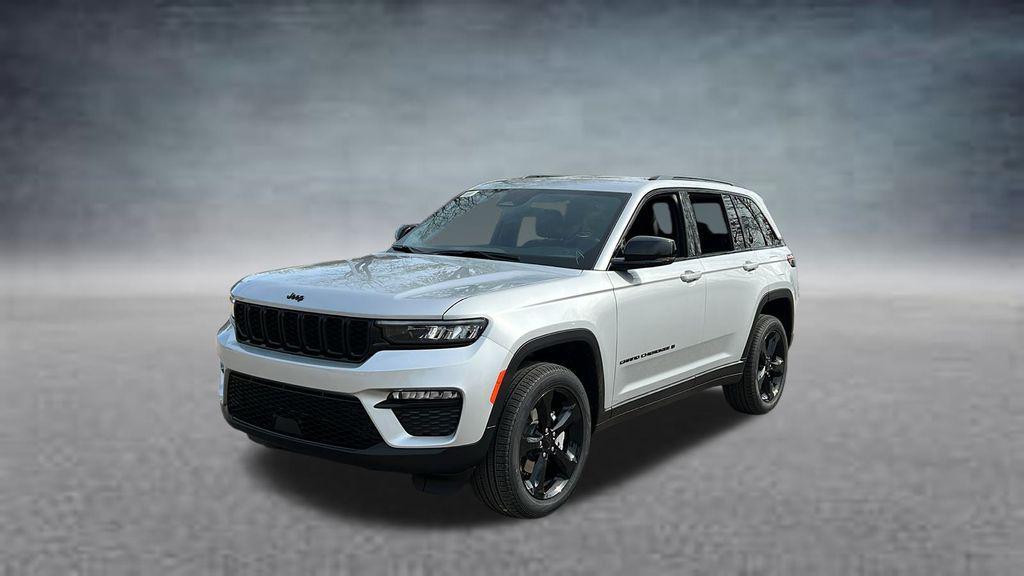 new 2025 Jeep Grand Cherokee car, priced at $43,304