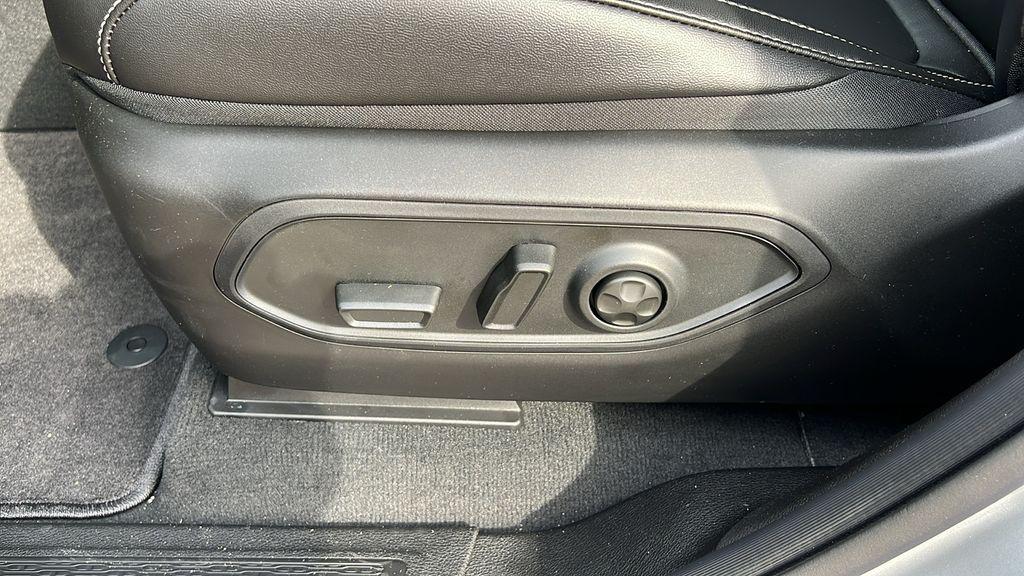 new 2025 Jeep Grand Cherokee car, priced at $43,304