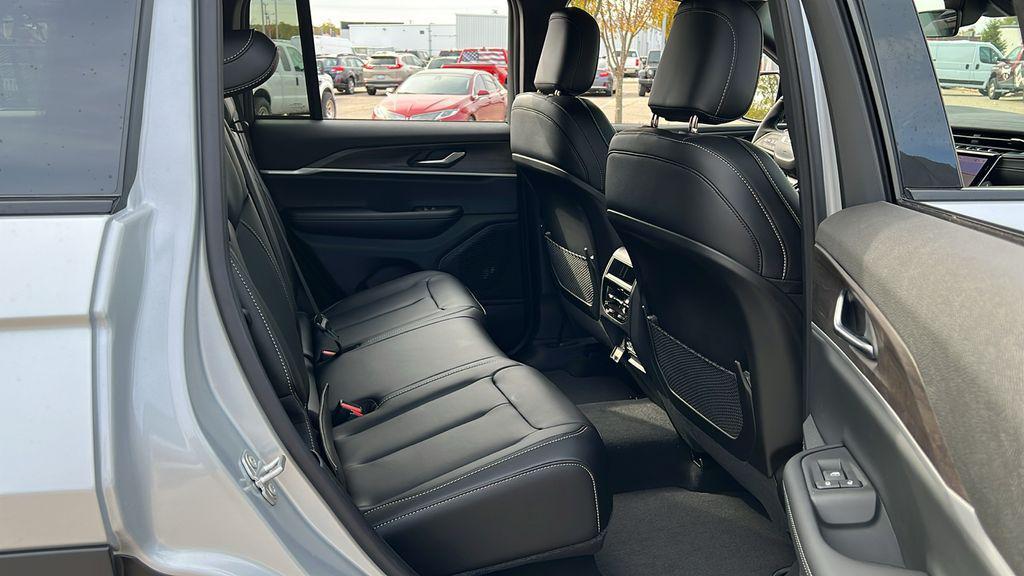 new 2025 Jeep Grand Cherokee car, priced at $43,304