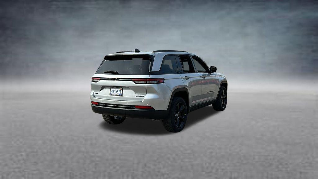 new 2025 Jeep Grand Cherokee car, priced at $43,304