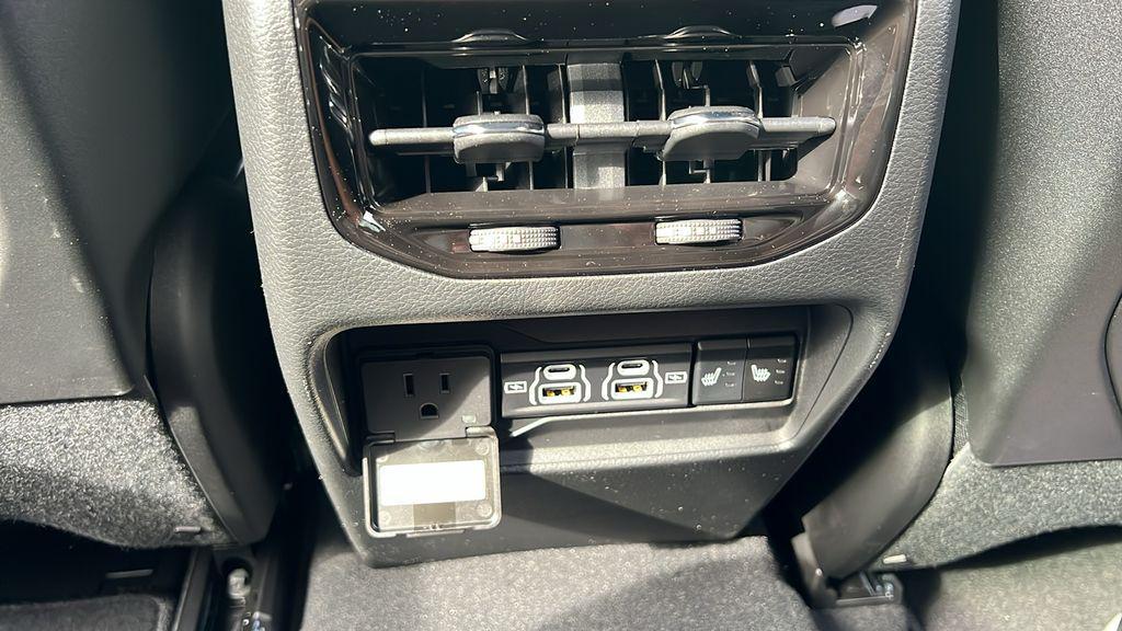 new 2025 Jeep Grand Cherokee car, priced at $43,304