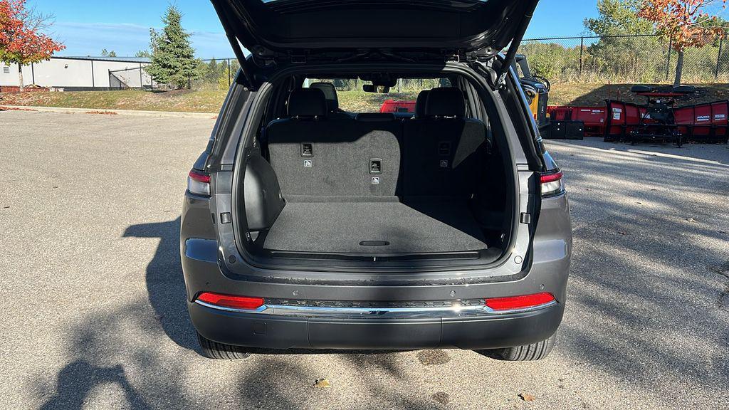 new 2025 Jeep Grand Cherokee car, priced at $42,624