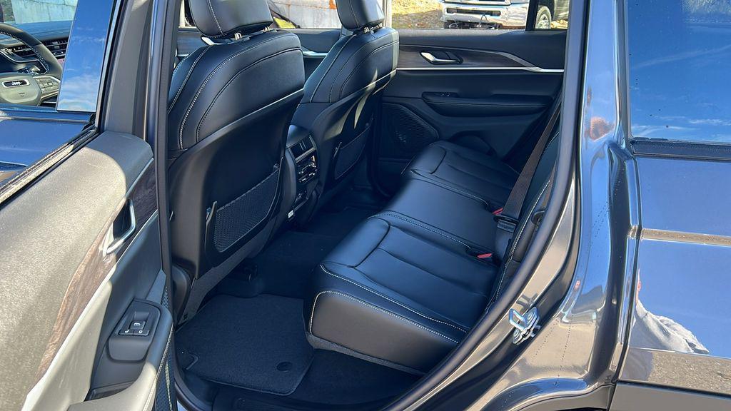 new 2025 Jeep Grand Cherokee car, priced at $42,624