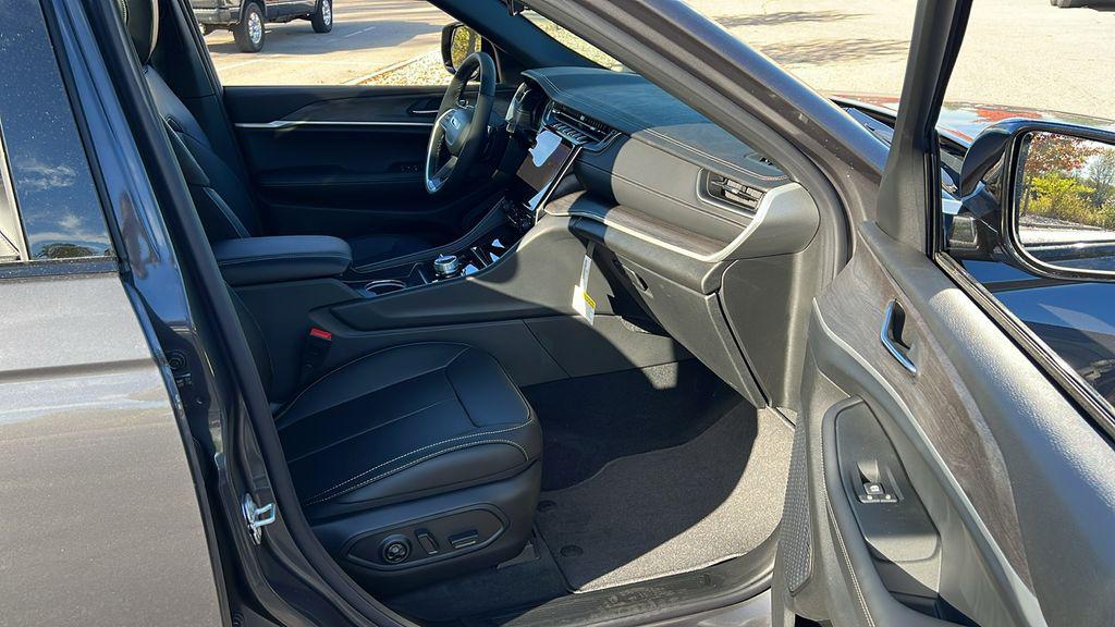 new 2025 Jeep Grand Cherokee car, priced at $42,624