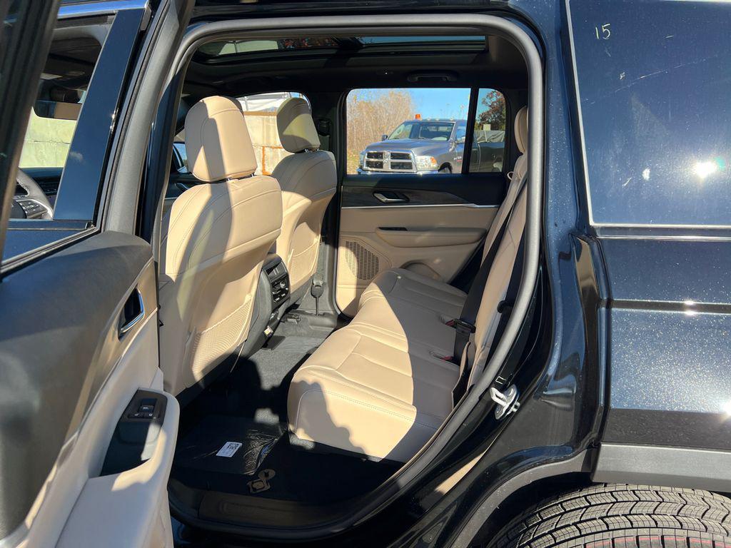 new 2025 Jeep Grand Cherokee car, priced at $41,124