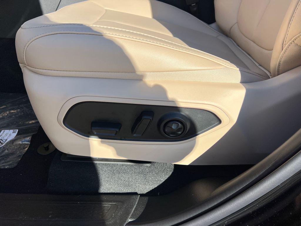 new 2025 Jeep Grand Cherokee car, priced at $41,124