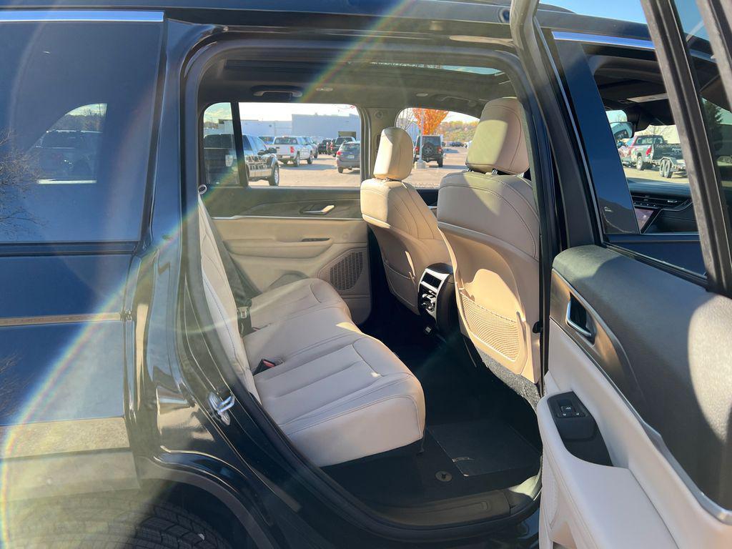 new 2025 Jeep Grand Cherokee car, priced at $41,124