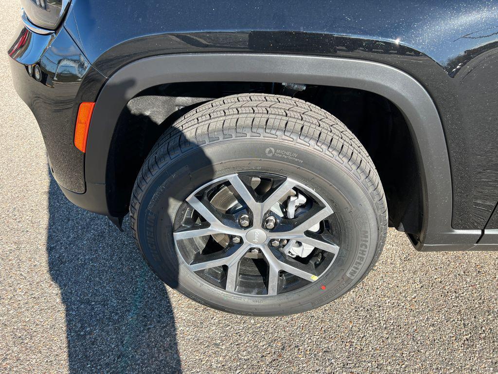 new 2025 Jeep Grand Cherokee car, priced at $41,124