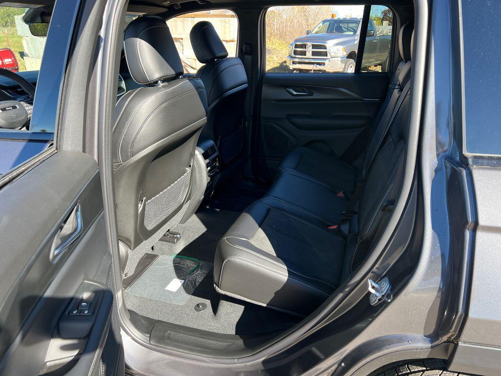 new 2025 Jeep Grand Cherokee car, priced at $39,873