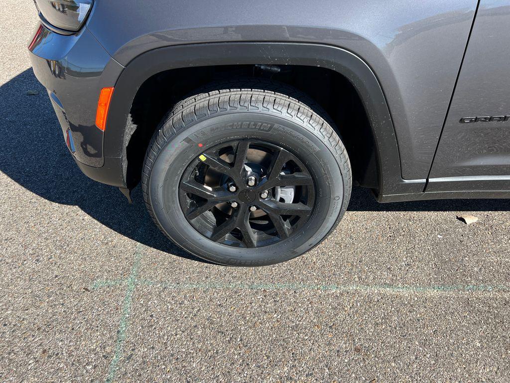 new 2025 Jeep Grand Cherokee car, priced at $39,873