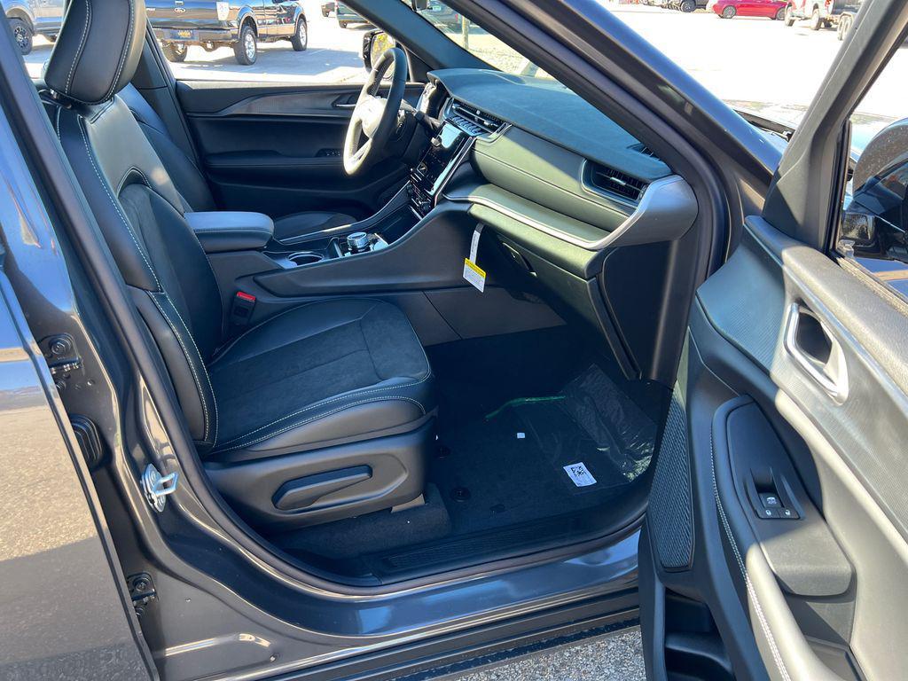 new 2025 Jeep Grand Cherokee car, priced at $39,873
