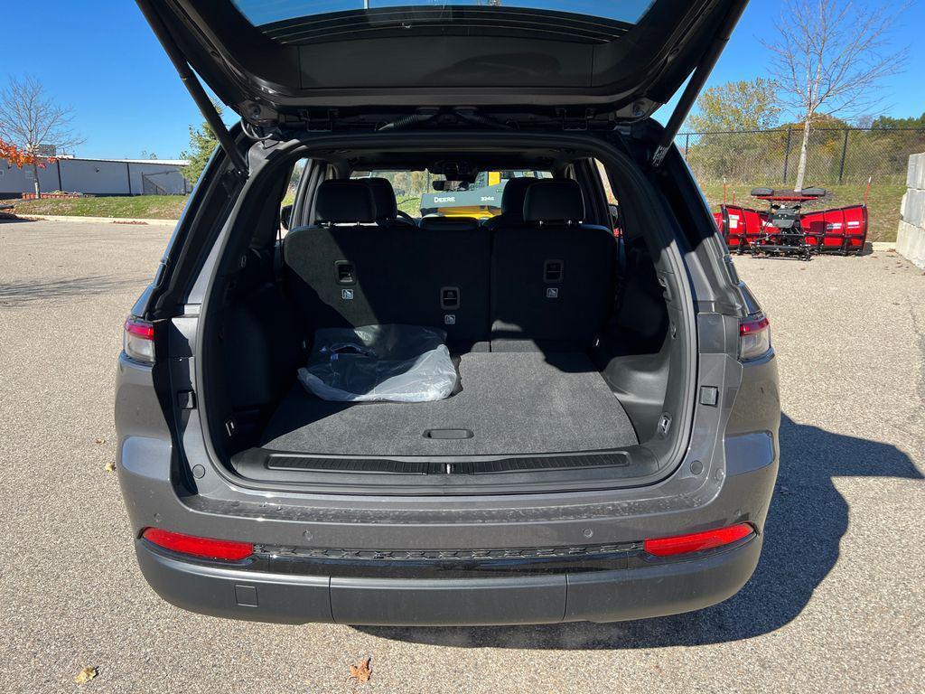 new 2025 Jeep Grand Cherokee car, priced at $39,873