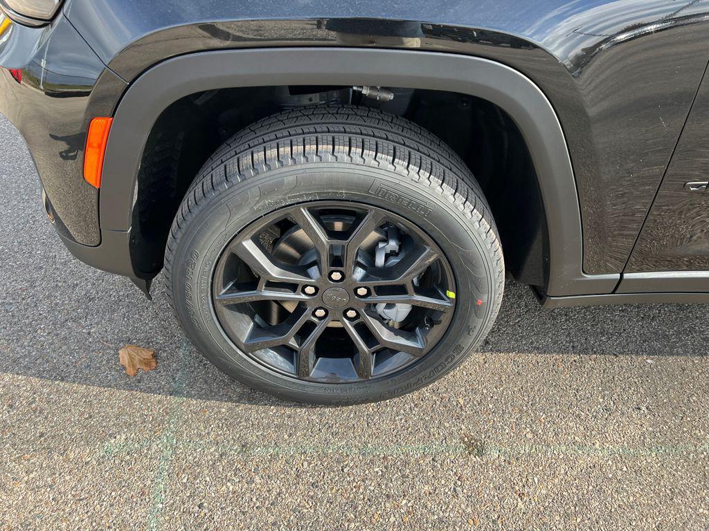 new 2025 Jeep Grand Cherokee car, priced at $47,659