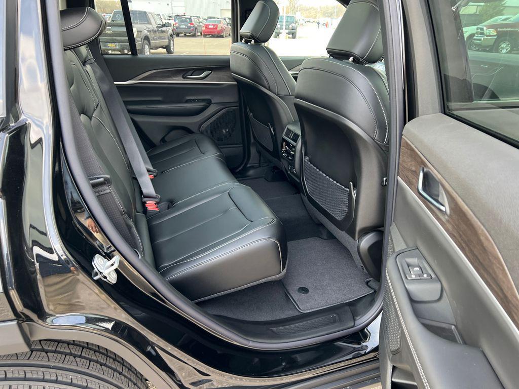 new 2025 Jeep Grand Cherokee car, priced at $47,659