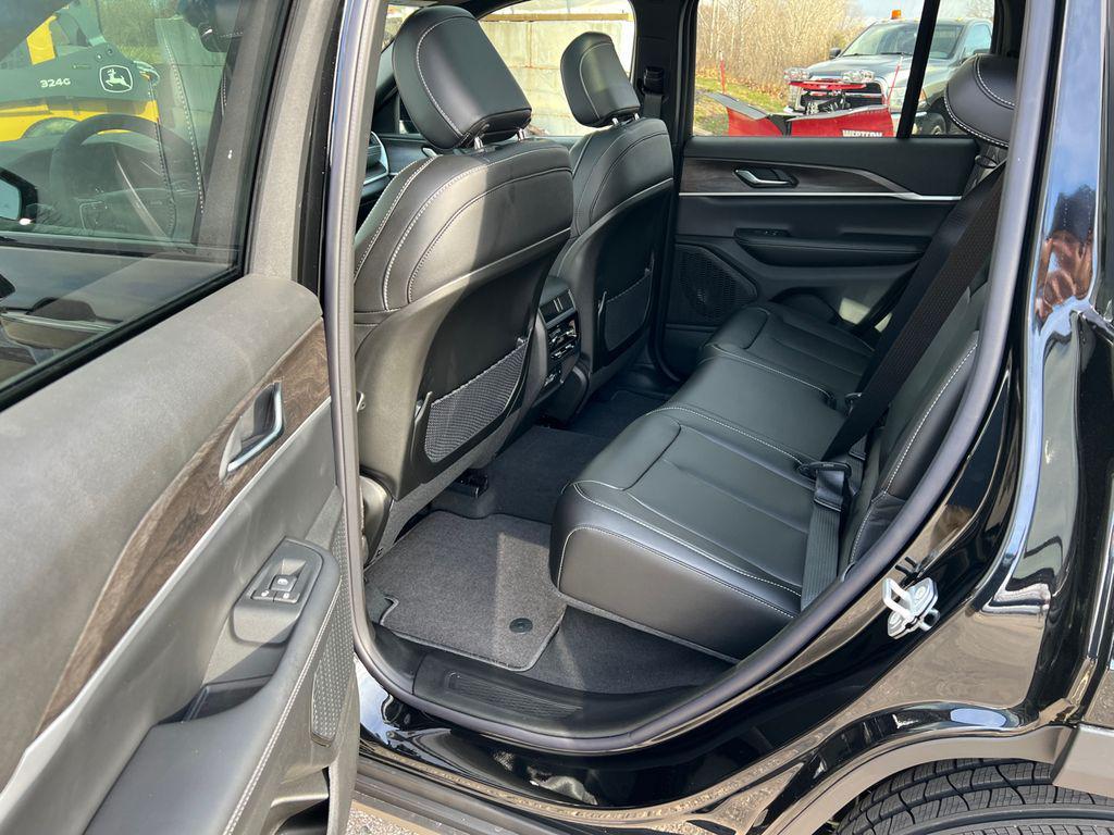 new 2025 Jeep Grand Cherokee car, priced at $47,659