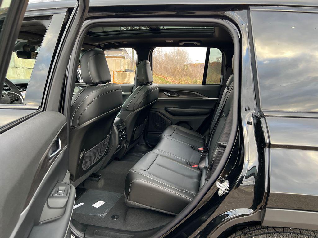 new 2025 Jeep Grand Cherokee car, priced at $46,808