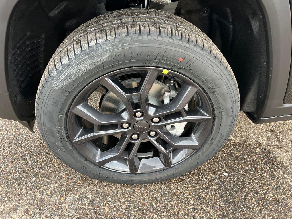 new 2025 Jeep Grand Cherokee car, priced at $46,808