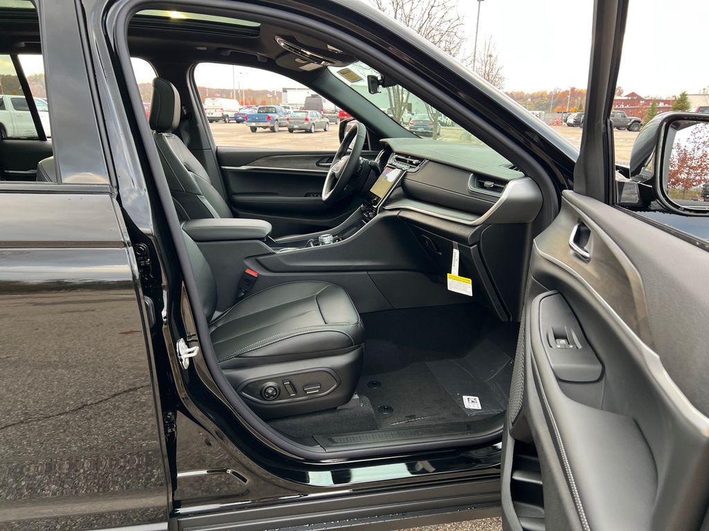 new 2025 Jeep Grand Cherokee car, priced at $46,808