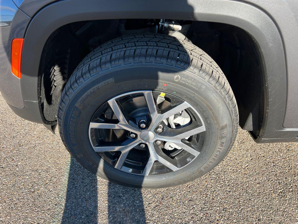 new 2025 Jeep Grand Cherokee car, priced at $40,974