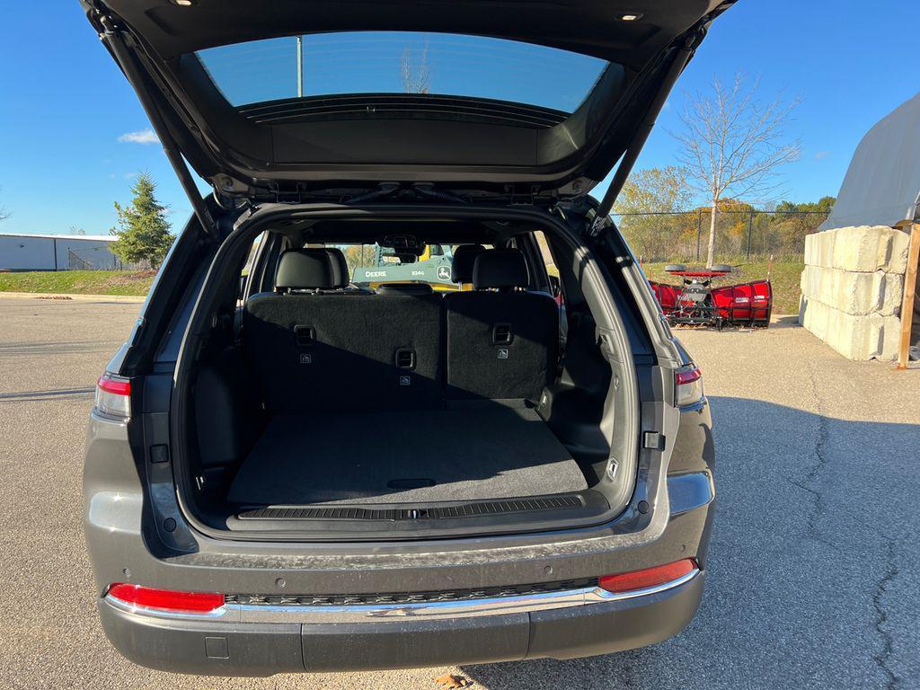 new 2025 Jeep Grand Cherokee car, priced at $40,974