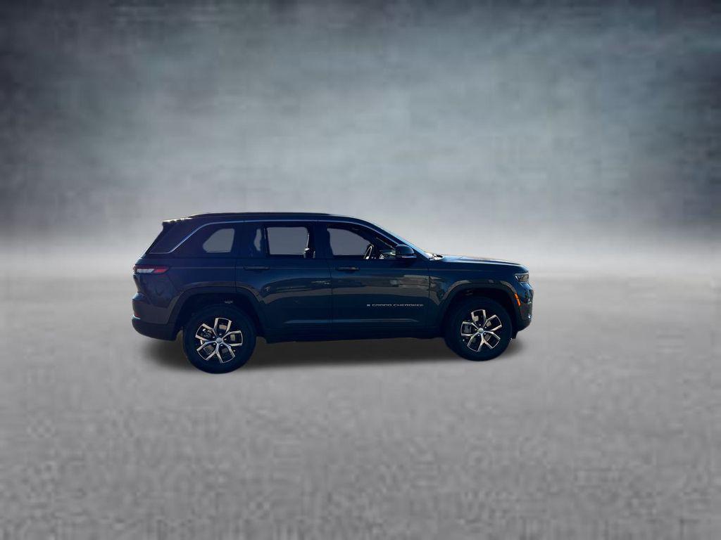 new 2025 Jeep Grand Cherokee car, priced at $40,974