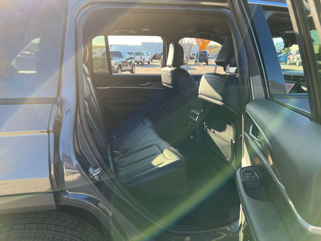 new 2025 Jeep Grand Cherokee car, priced at $40,974